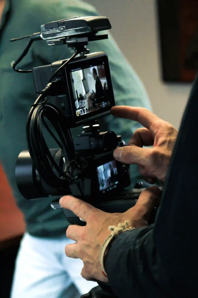 EQUIPOS AUDIOVISUALES